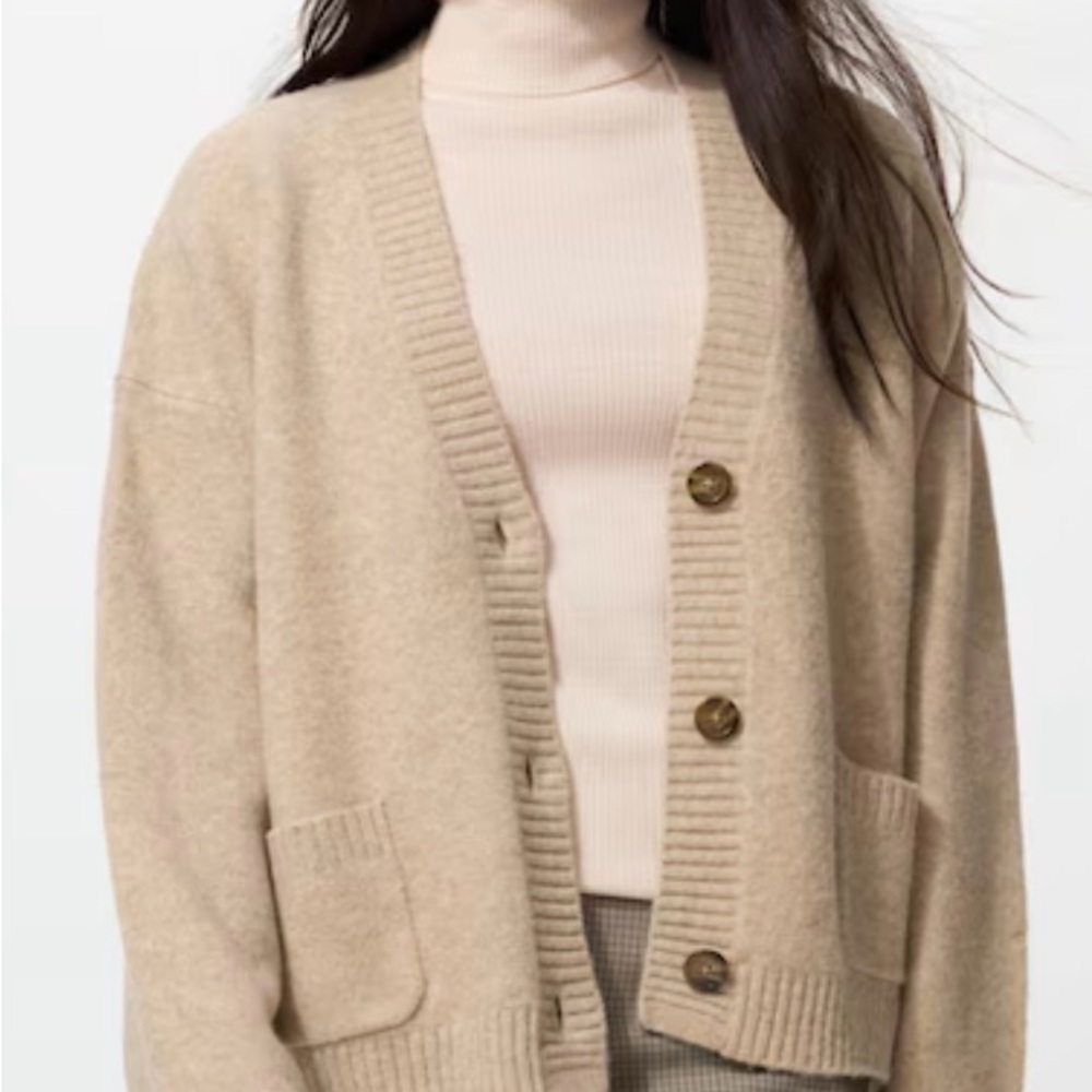 Uniqlo Beige Cropped Cardigan - size XS